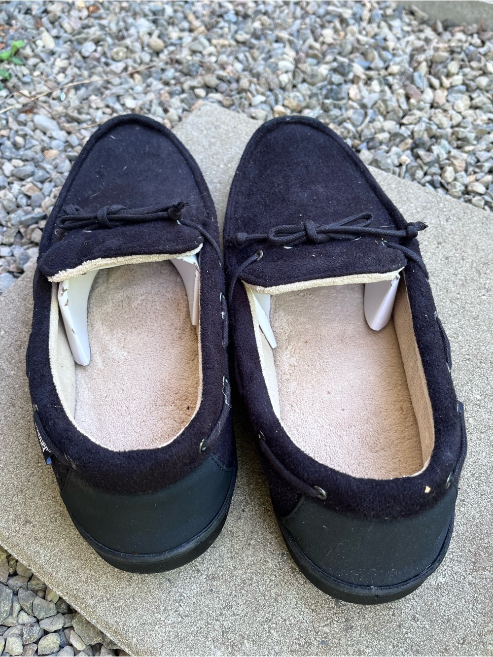 Men’s isotoner slippers never worn